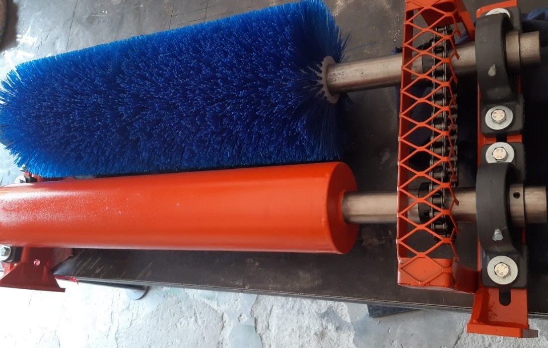 25. Belt Driven Brush Cleaner